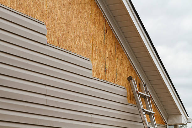 Professional Siding Repair technician working in Aberdeen, MD